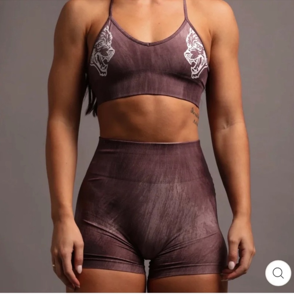 NWT Darc Sport She Wolves Everson Seamless Bra in Purple Dusk Wolf Fur